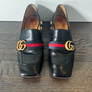 GUCCI Marmot Black Leather Pearl Loafers w/Box - Size 37.5